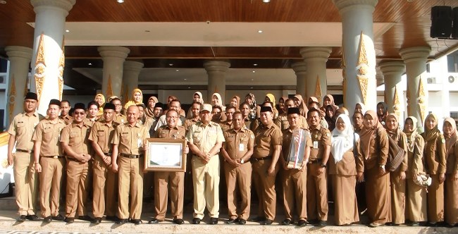 Raih Predikat Terbaik I perencanaan pembangunan, Bapeda Rohul Tuai Pujian Dari Bupati Rohul.  